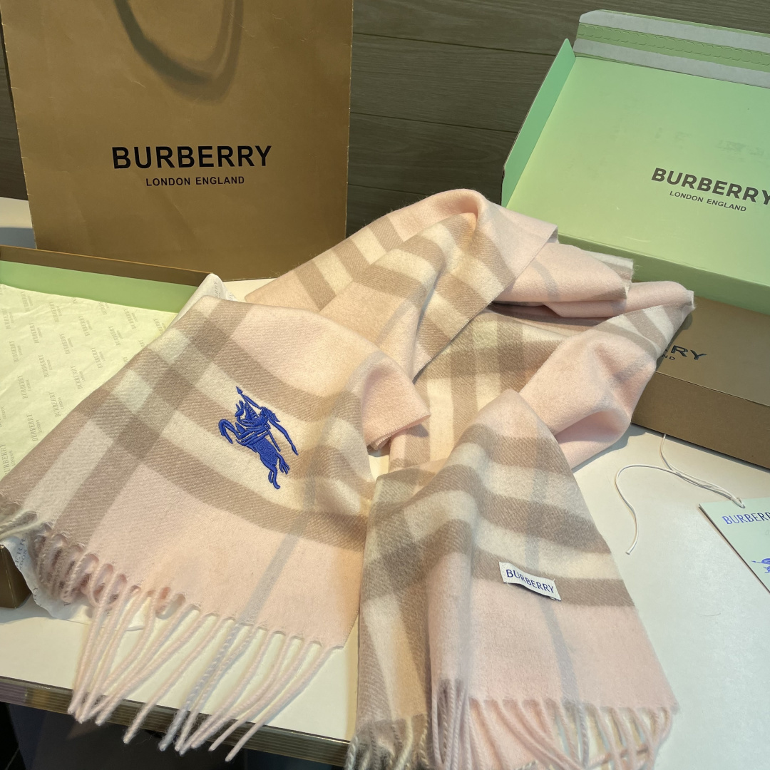 蓝马系列 ✨✨Burberry · 巴宝莉双面围巾❗好看的要疯掉了，太有型太有魅力了❗❗非常斯文时尚的秋