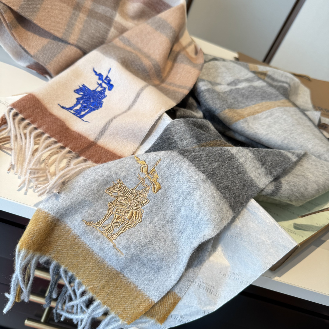 ✨✨Burberry · 巴宝莉双面围巾❗好看的要疯掉了，太有型太有魅力了❗❗非常斯文时尚的秋冬单品！真