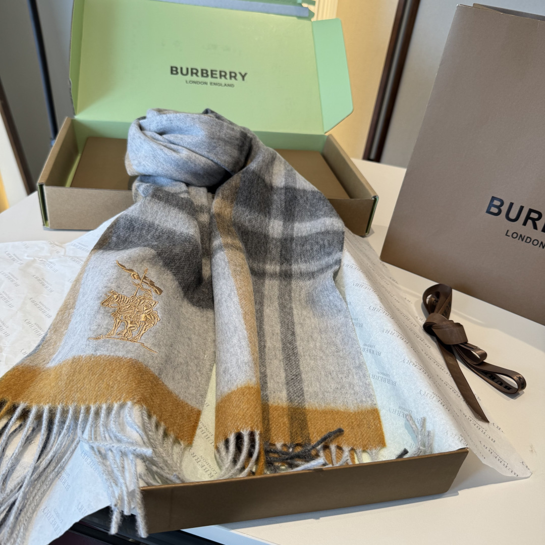 ✨✨Burberry · 巴宝莉双面围巾❗好看的要疯掉了，太有型太有魅力了❗❗非常斯文时尚的秋冬单品！真