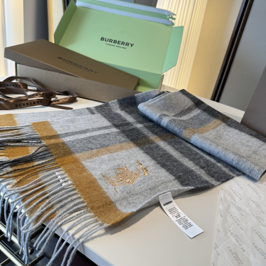 ✨✨Burberry · 巴宝莉双面围巾❗好看的要疯掉了，太有型太有魅力了❗❗非常斯文时尚的秋冬单品！真