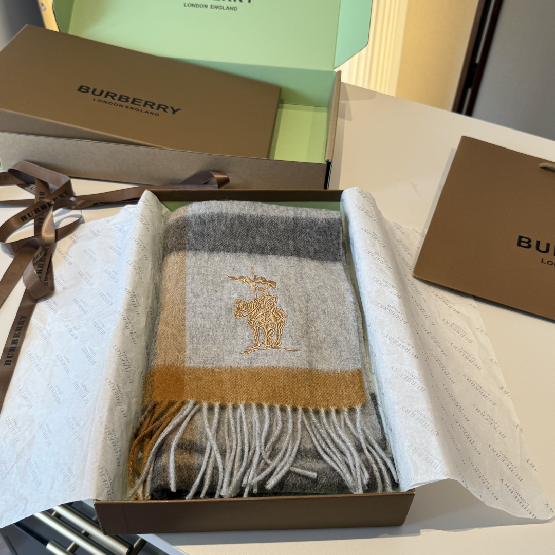 ✨✨Burberry · 巴宝莉双面围巾❗好看的要疯掉了，太有型太有魅力了❗❗非常斯文时尚的秋冬单品！真