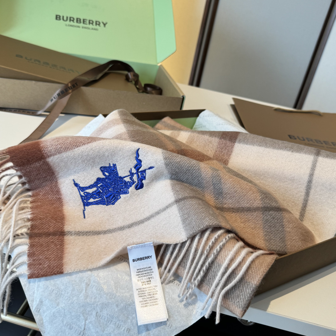 ✨✨Burberry · 巴宝莉双面围巾❗好看的要疯掉了，太有型太有魅力了❗❗非常斯文时尚的秋冬单品！真