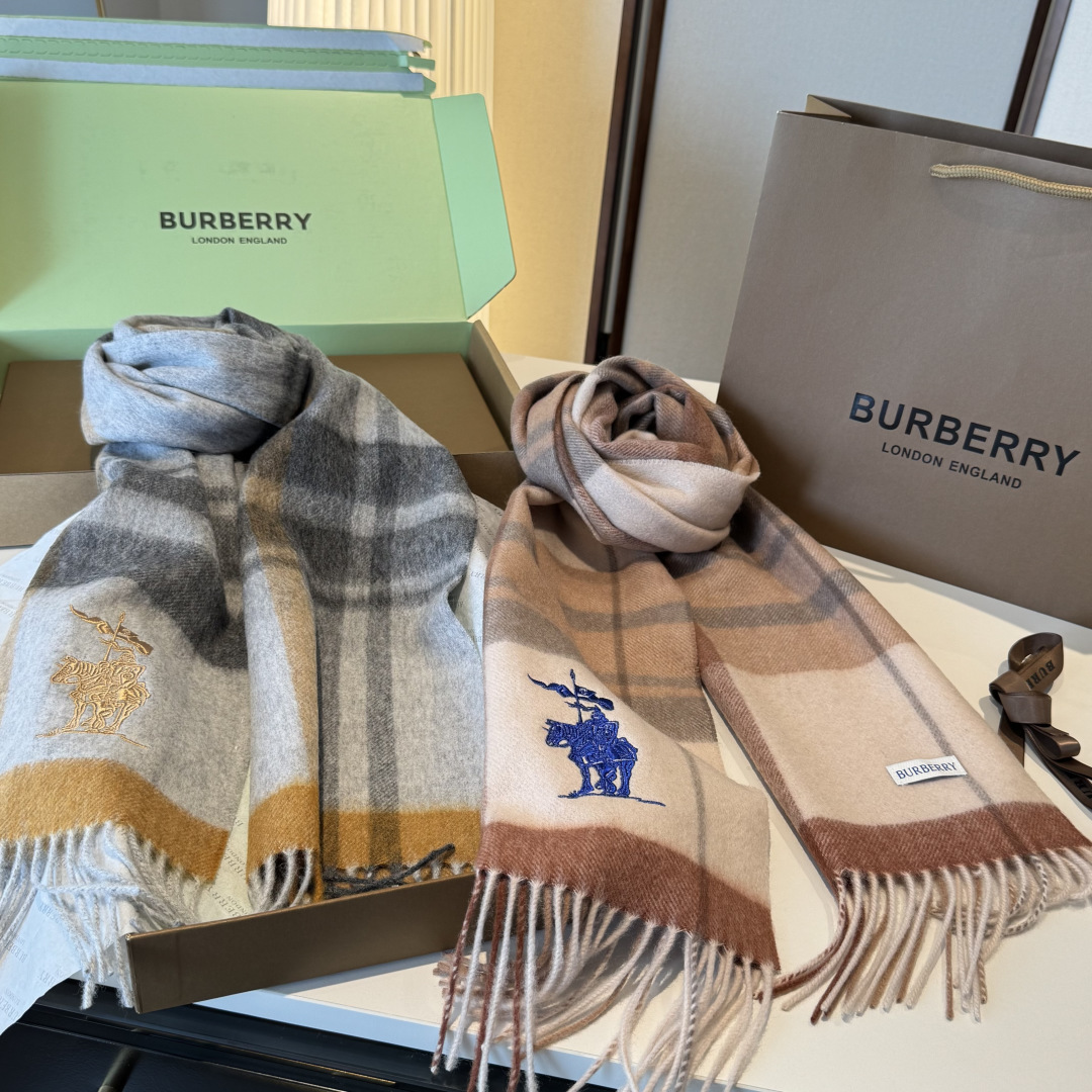 ✨✨Burberry · 巴宝莉双面围巾❗好看的要疯掉了，太有型太有魅力了❗❗非常斯文时尚的秋冬单品！真