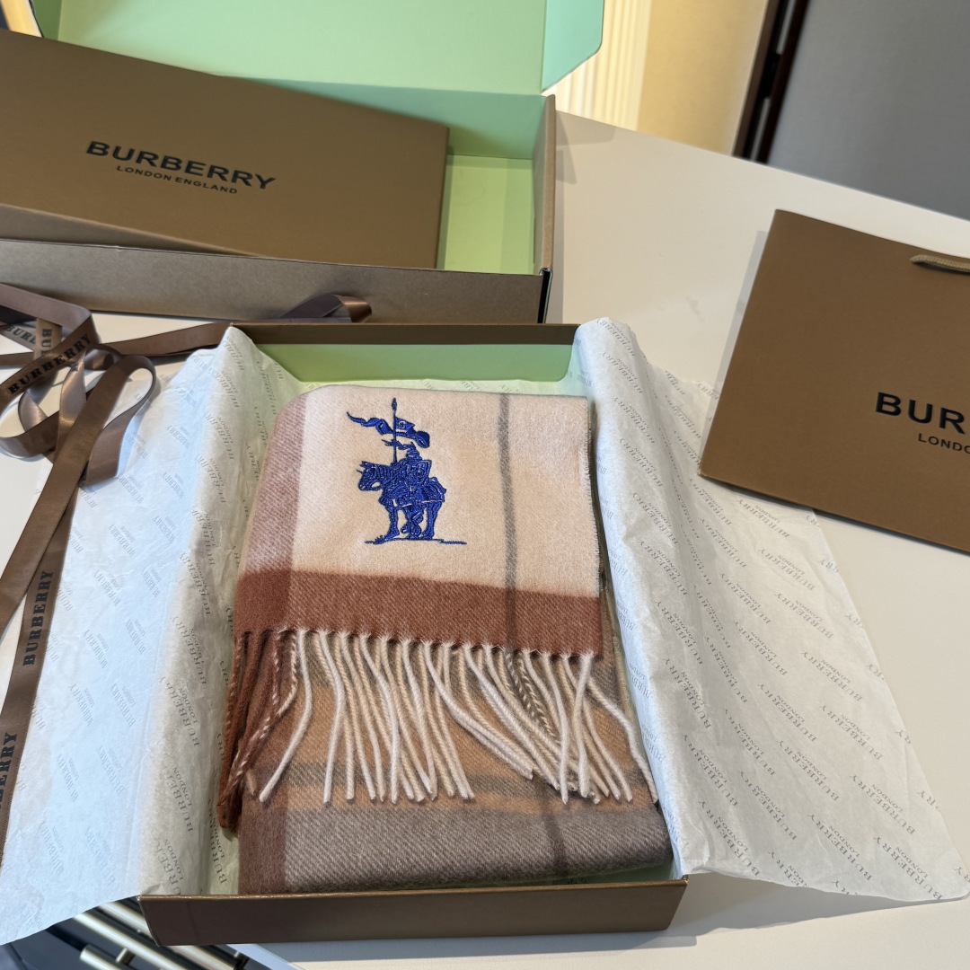 ✨✨Burberry · 巴宝莉双面围巾❗好看的要疯掉了，太有型太有魅力了❗❗非常斯文时尚的秋冬单品！真