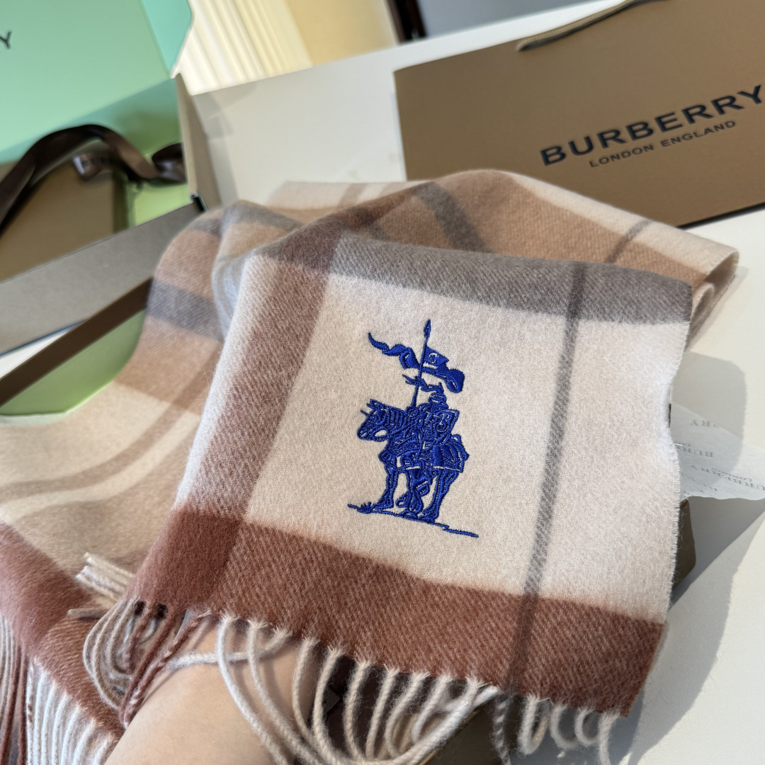 ✨✨Burberry · 巴宝莉双面围巾❗好看的要疯掉了，太有型太有魅力了❗❗非常斯文时尚的秋冬单品！真