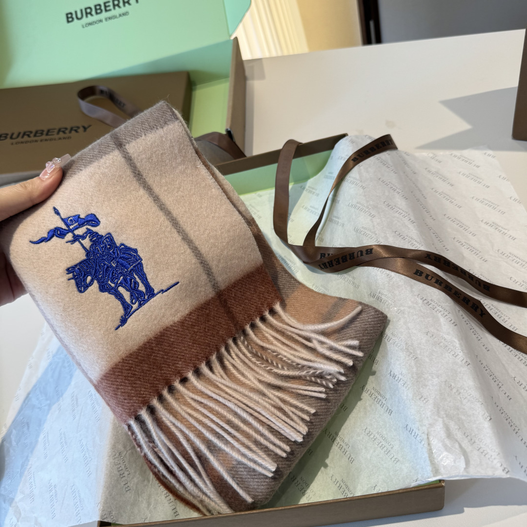 ✨✨Burberry · 巴宝莉双面围巾❗好看的要疯掉了，太有型太有魅力了❗❗非常斯文时尚的秋冬单品！真