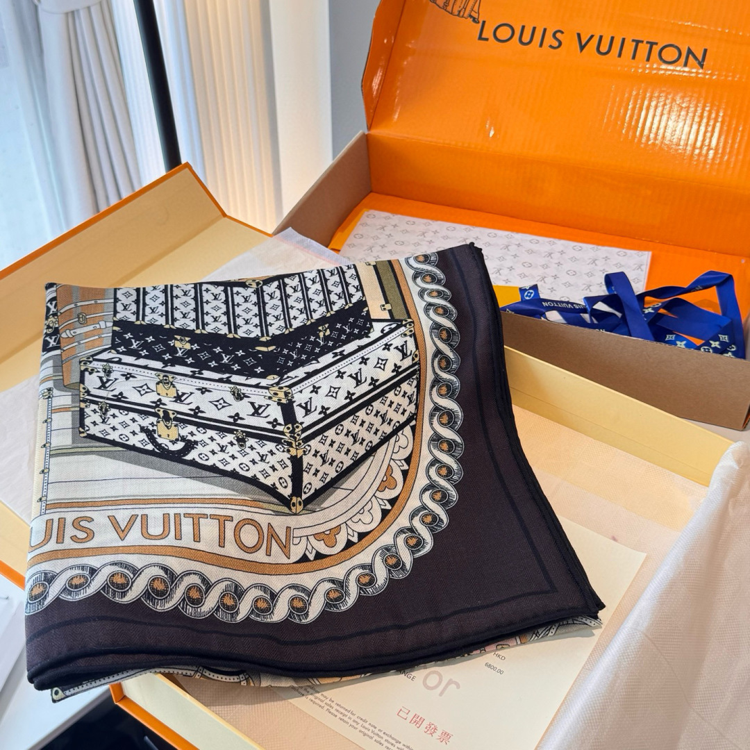 ❄【双面同色】原单Lv140cm丝绒方本款方巾，丝印工艺刻画丰富细节，描绘 Monogram 薇薇安之家