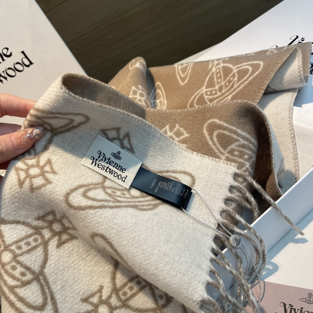 VivienneWestwood土星围巾，采用羊毛混纺材质，柔软又保暖，秋冬必备!经典土星提花+流苏设计