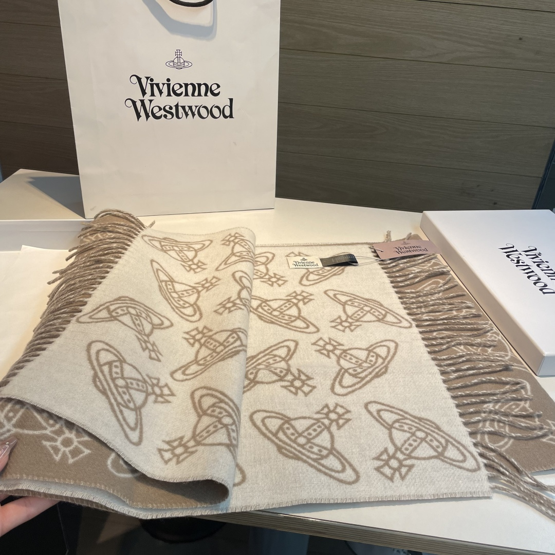 VivienneWestwood土星围巾，采用羊毛混纺材质，柔软又保暖，秋冬必备!经典土星提花+流苏设计