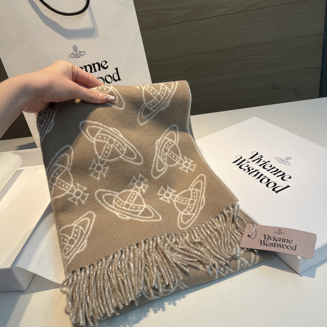 VivienneWestwood土星围巾，采用羊毛混纺材质，柔软又保暖，秋冬必备!经典土星提花+流苏设计