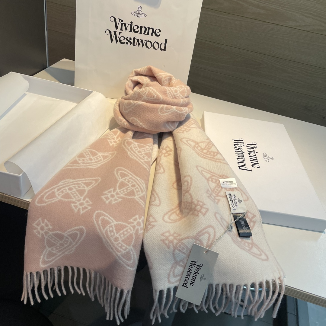 VivienneWestwood土星围巾，采用羊毛混纺材质，柔软又保暖，秋冬必备!经典土星提花+流苏设计