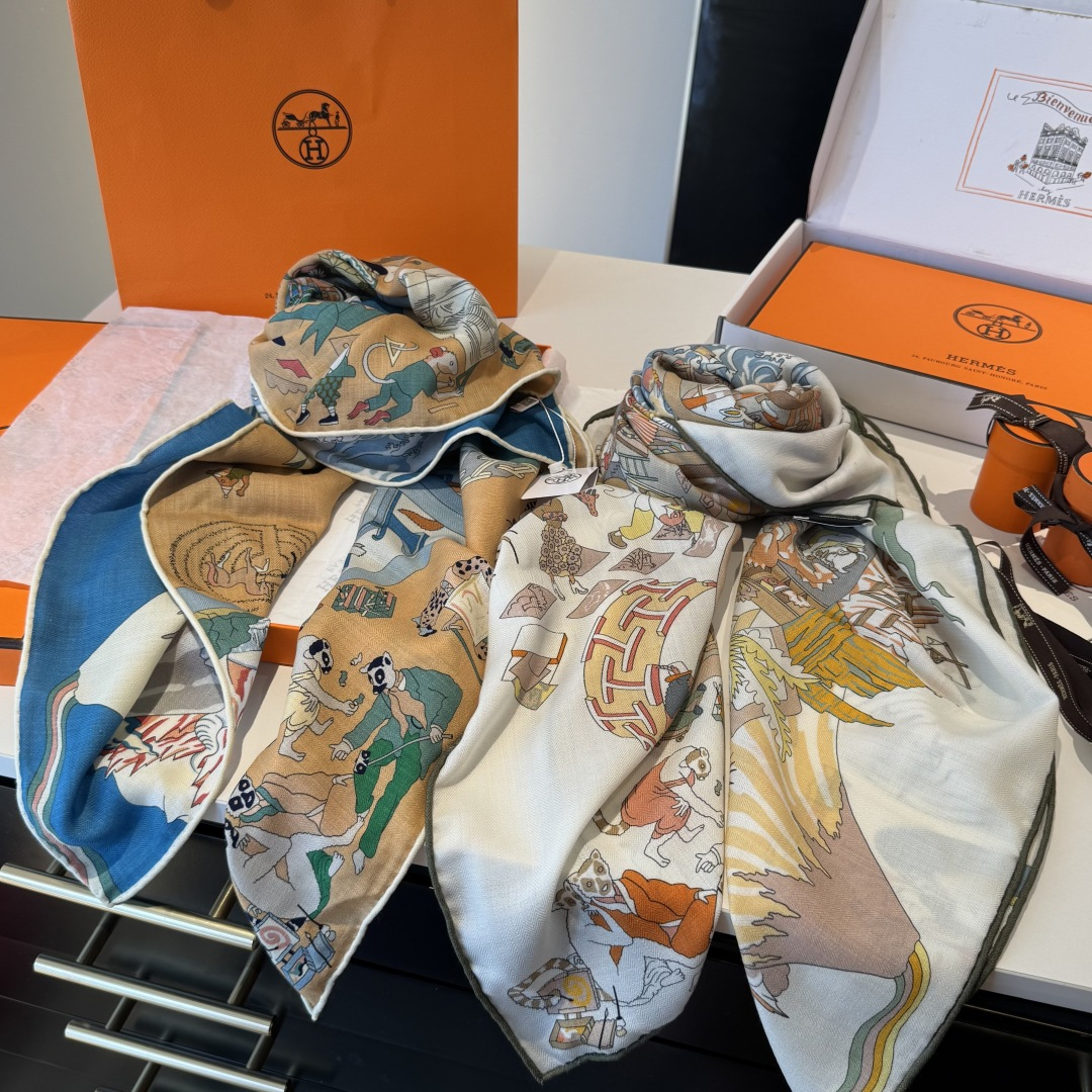 上新💞【双面同色方巾】这款Hermes点睛配饰可以多种方式佩戴，与任何服饰皆搭配得宜。无论系绕颈间，或作
