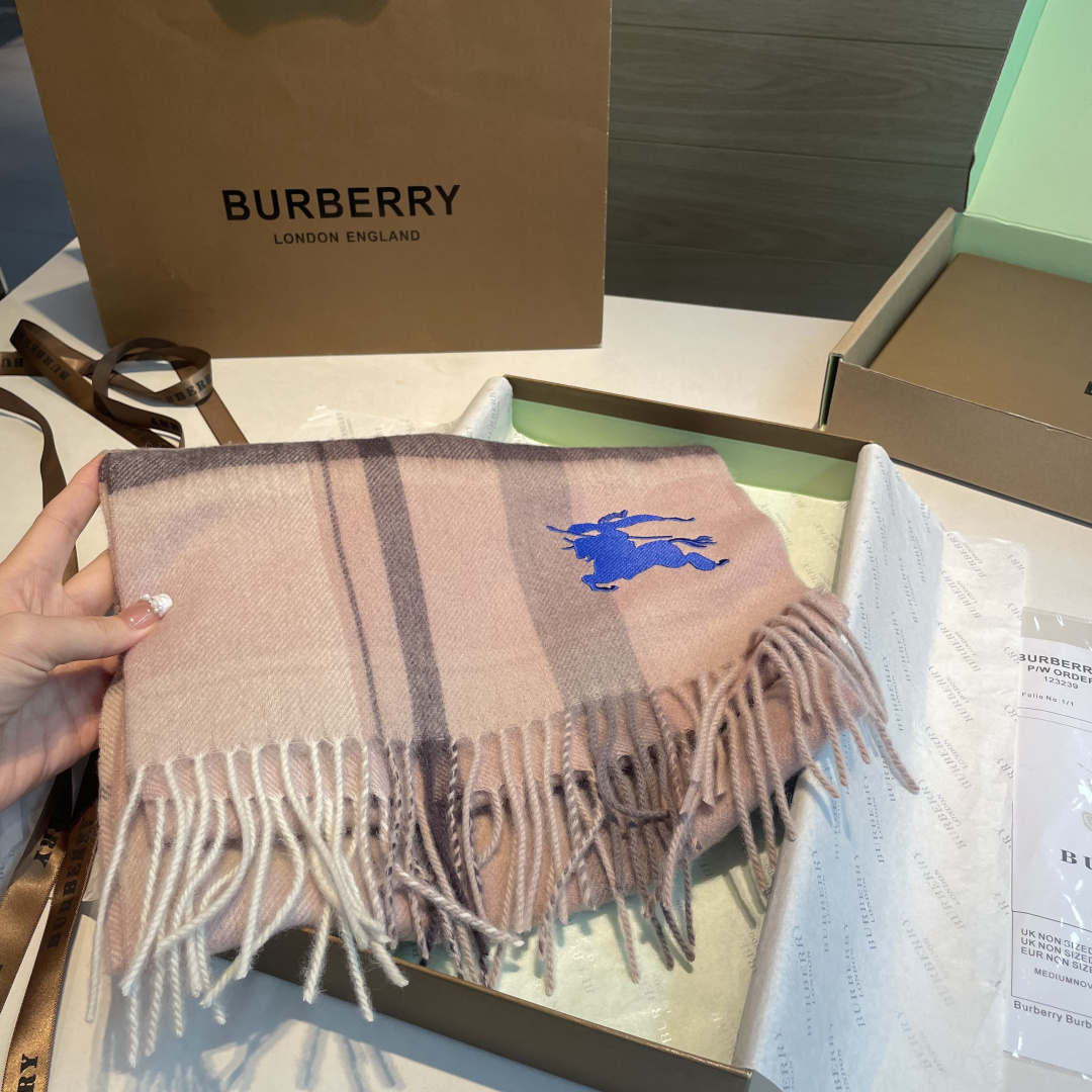 ✨✨Burberry · 巴宝莉双面围巾❗好看的要疯掉了，太有型太有魅力了❗❗非常斯文时尚的秋冬单品！真