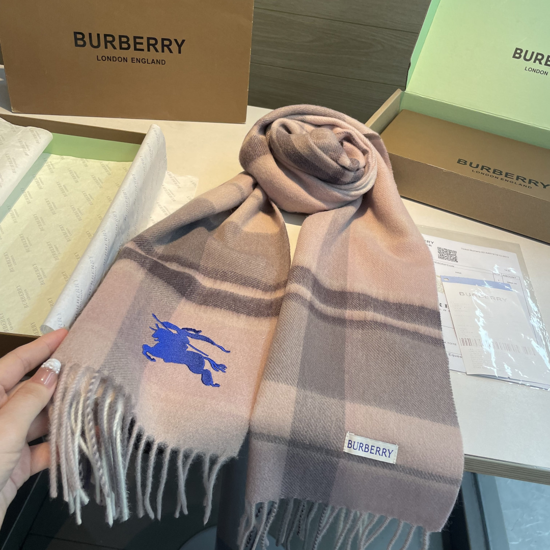 ✨✨Burberry · 巴宝莉双面围巾❗好看的要疯掉了，太有型太有魅力了❗❗非常斯文时尚的秋冬单品！真
