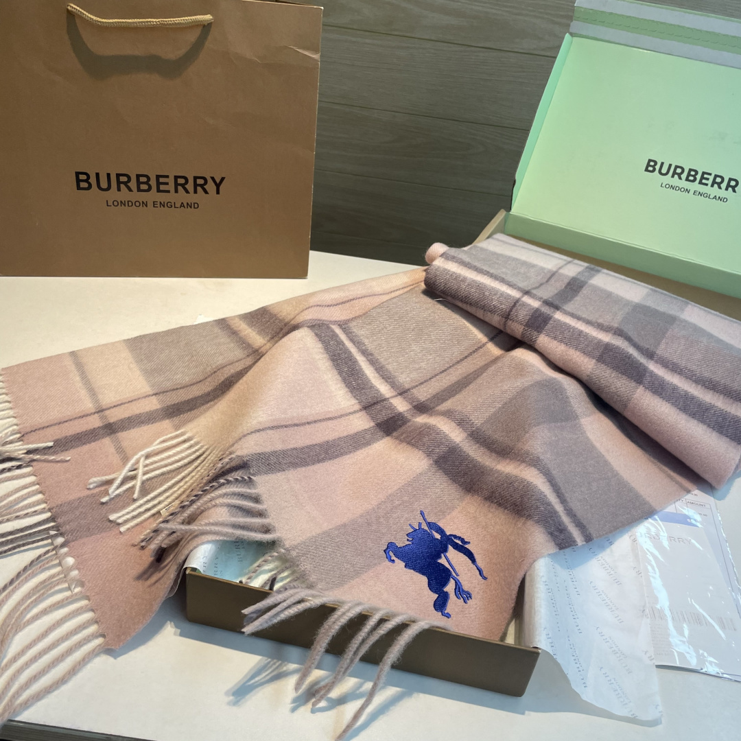✨✨Burberry · 巴宝莉双面围巾❗好看的要疯掉了，太有型太有魅力了❗❗非常斯文时尚的秋冬单品！真