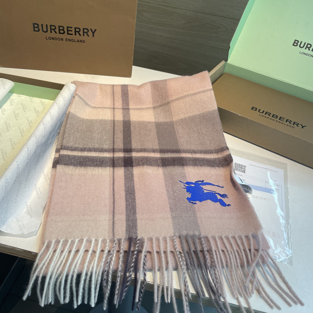 ✨✨Burberry · 巴宝莉双面围巾❗好看的要疯掉了，太有型太有魅力了❗❗非常斯文时尚的秋冬单品！真