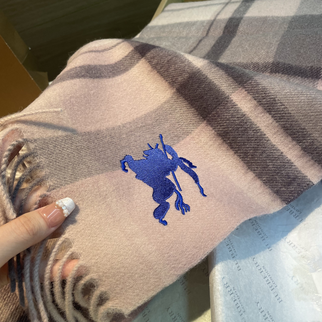 ✨✨Burberry · 巴宝莉双面围巾❗好看的要疯掉了，太有型太有魅力了❗❗非常斯文时尚的秋冬单品！真