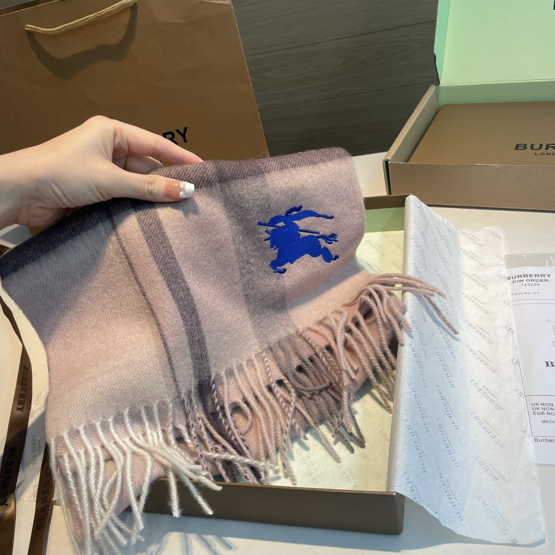 ✨✨Burberry · 巴宝莉双面围巾❗好看的要疯掉了，太有型太有魅力了❗❗非常斯文时尚的秋冬单品！真