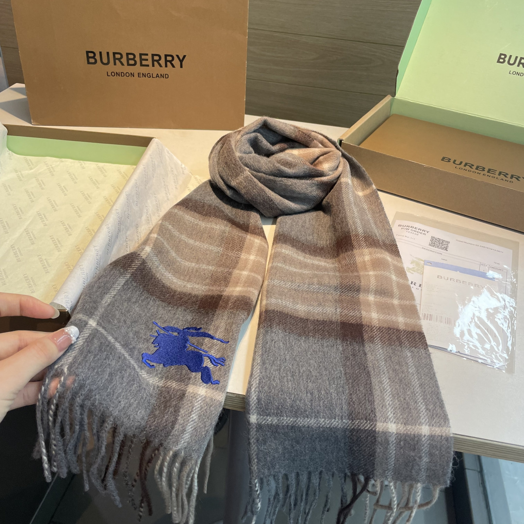 ✨✨Burberry · 巴宝莉双面围巾❗好看的要疯掉了，太有型太有魅力了❗❗非常斯文时尚的秋冬单品！真