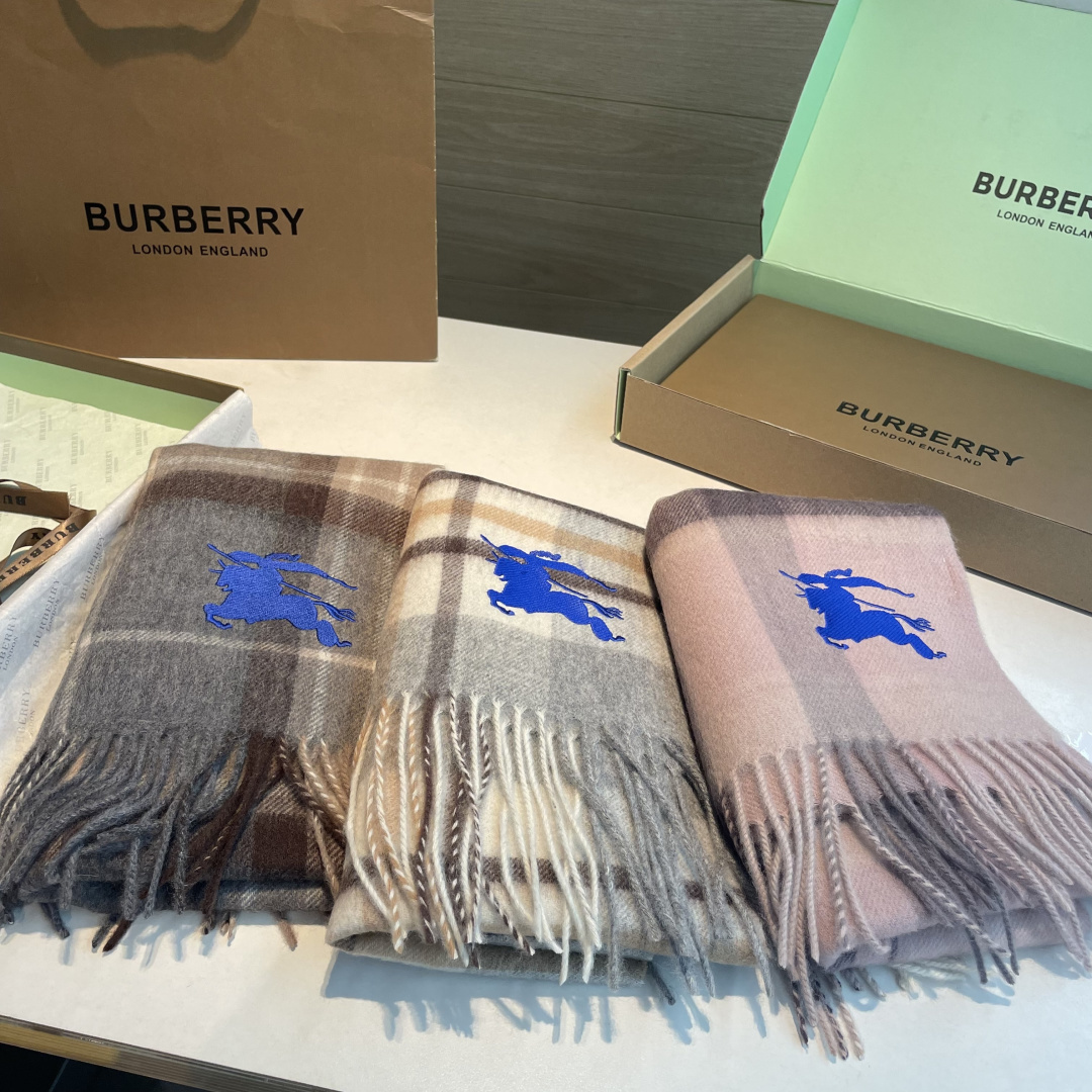 ✨✨Burberry · 巴宝莉双面围巾❗好看的要疯掉了，太有型太有魅力了❗❗非常斯文时尚的秋冬单品！真