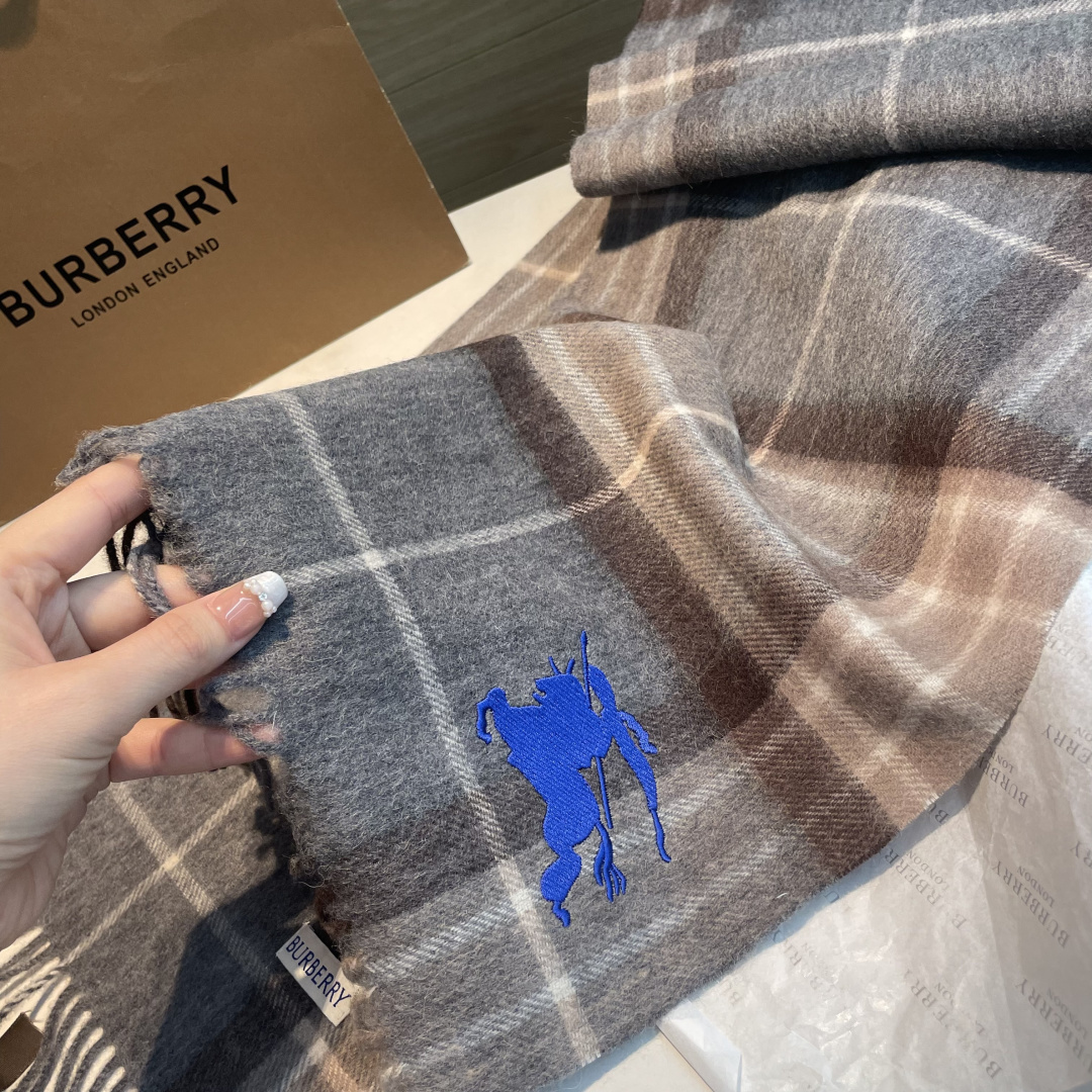 ✨✨Burberry · 巴宝莉双面围巾❗好看的要疯掉了，太有型太有魅力了❗❗非常斯文时尚的秋冬单品！真