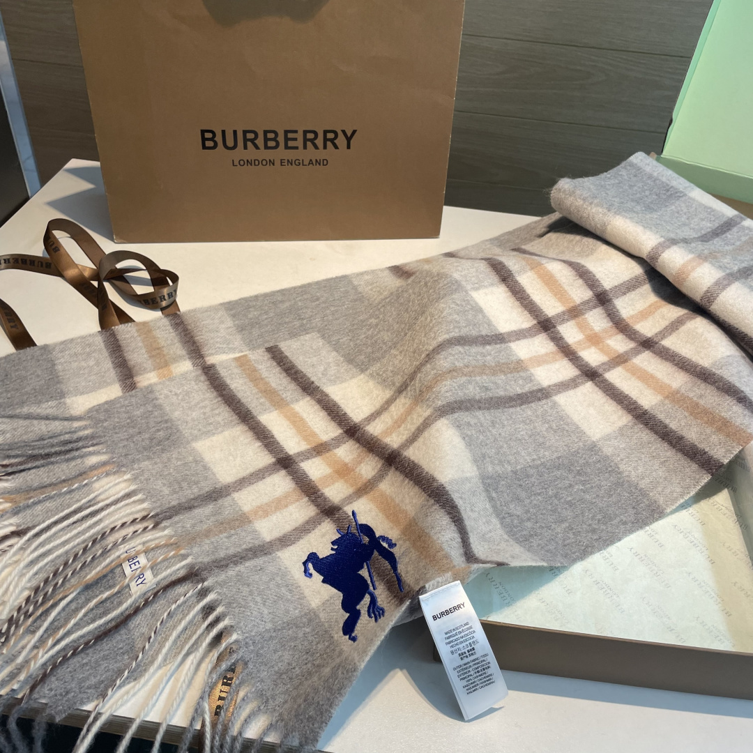 ✨✨Burberry · 巴宝莉双面围巾❗好看的要疯掉了，太有型太有魅力了❗❗非常斯文时尚的秋冬单品！真