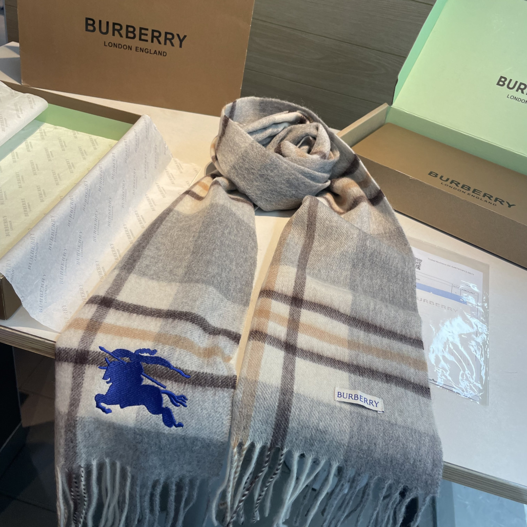✨✨Burberry · 巴宝莉双面围巾❗好看的要疯掉了，太有型太有魅力了❗❗非常斯文时尚的秋冬单品！真