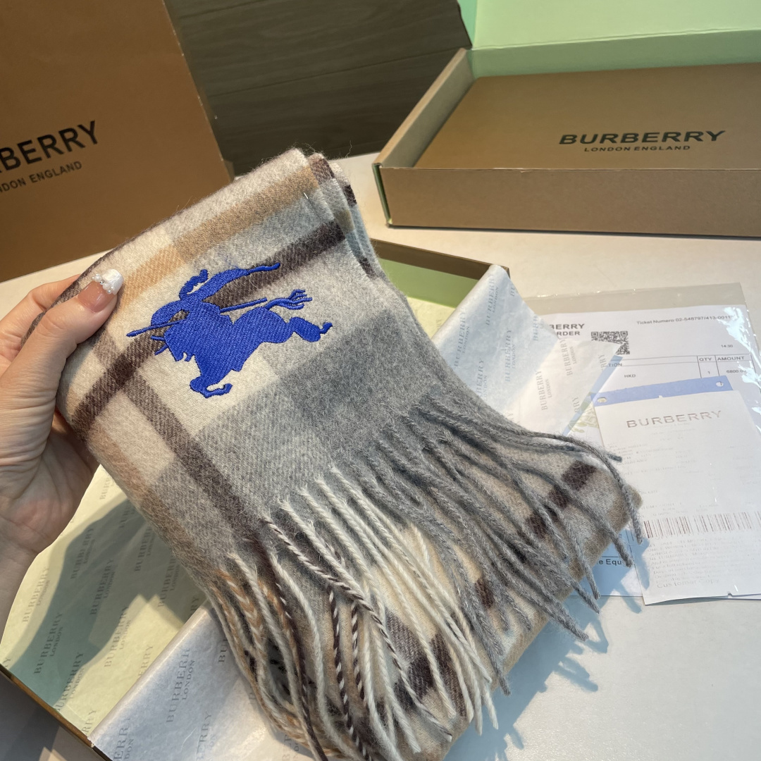 ✨✨Burberry · 巴宝莉双面围巾❗好看的要疯掉了，太有型太有魅力了❗❗非常斯文时尚的秋冬单品！真