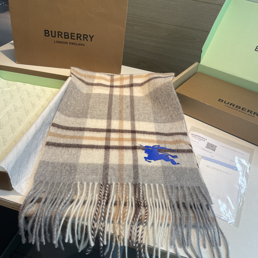 ✨✨Burberry · 巴宝莉双面围巾❗好看的要疯掉了，太有型太有魅力了❗❗非常斯文时尚的秋冬单品！真