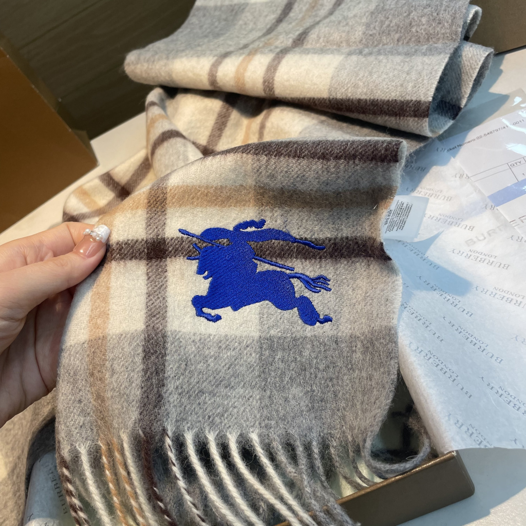 ✨✨Burberry · 巴宝莉双面围巾❗好看的要疯掉了，太有型太有魅力了❗❗非常斯文时尚的秋冬单品！真