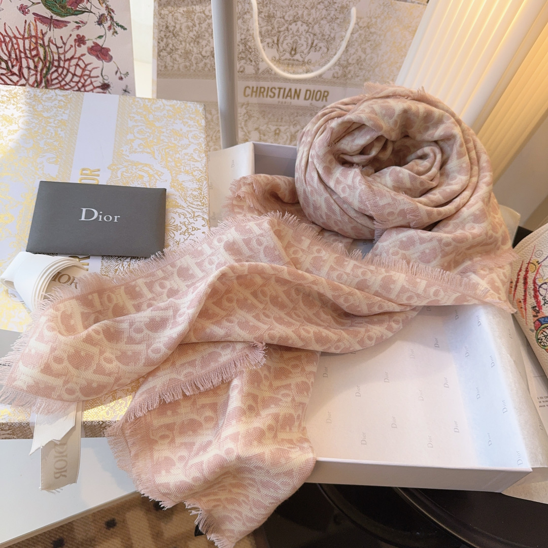 🐴 新款现货💖💖140丝绒方巾双面同色（专柜同步Dior 迪奥）‼️抢‼️VIP推荐 ‼️下手一定要快【