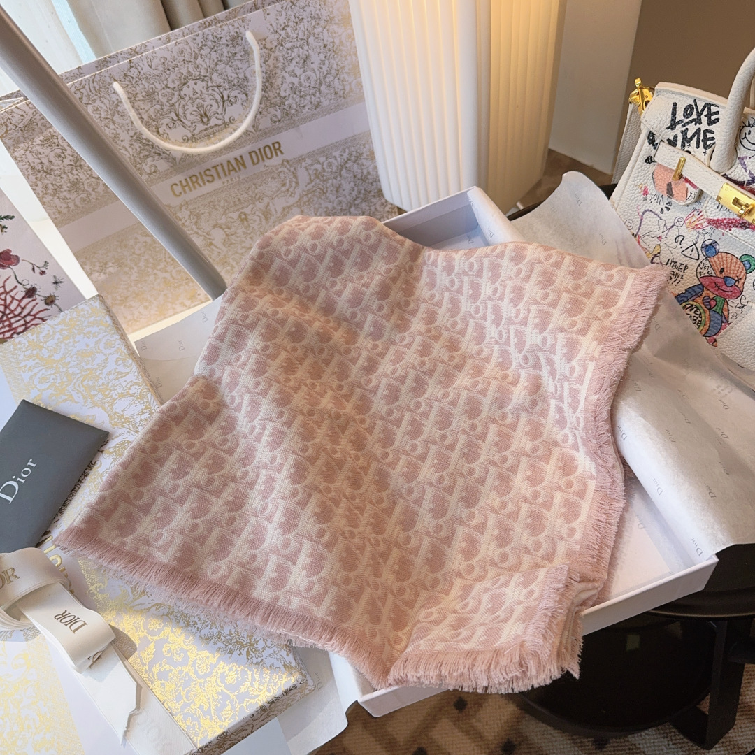 🐴 新款现货💖💖140丝绒方巾双面同色（专柜同步Dior 迪奥）‼️抢‼️VIP推荐 ‼️下手一定要快【