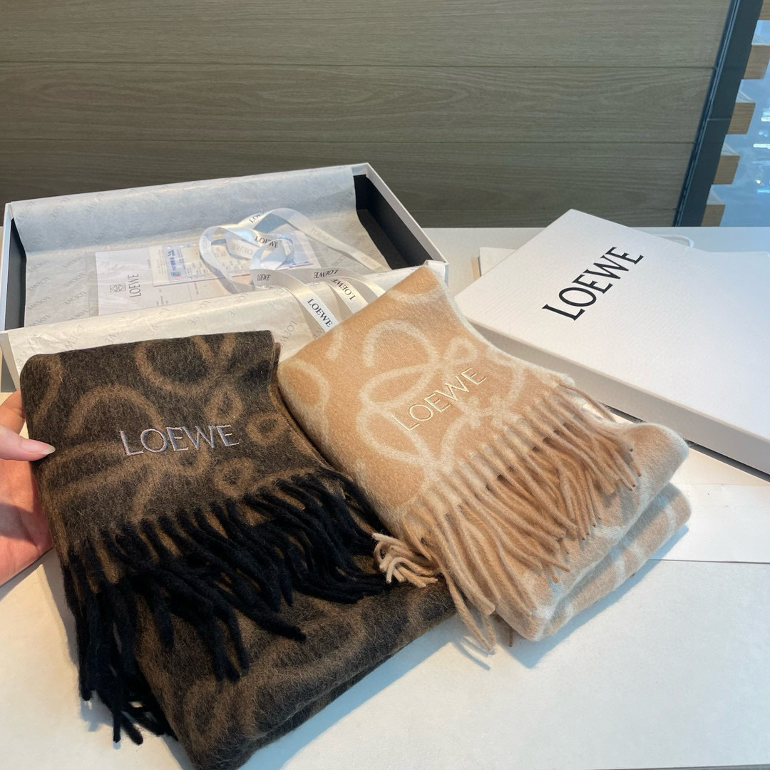 罗意威。【男女围巾】怒赞自留，难得的高端男款！家属福利！非常正的围巾~面料大爱，非常柔软细腻舒服，轻度水