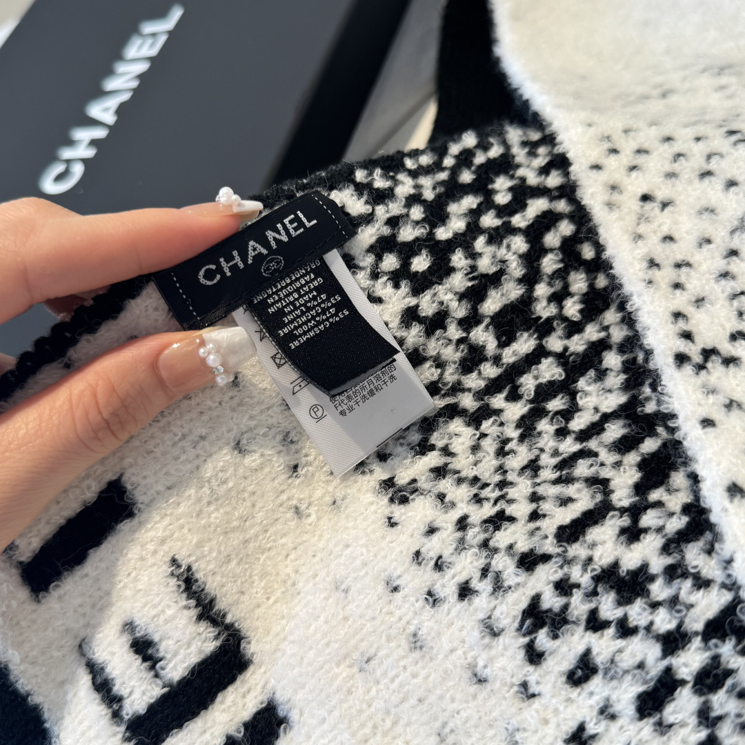新款Chanel · 香奈儿难得一见的针织单品，温柔配色，超级迷恋❗️气质低调恬静又不失优雅❗️】重点推
