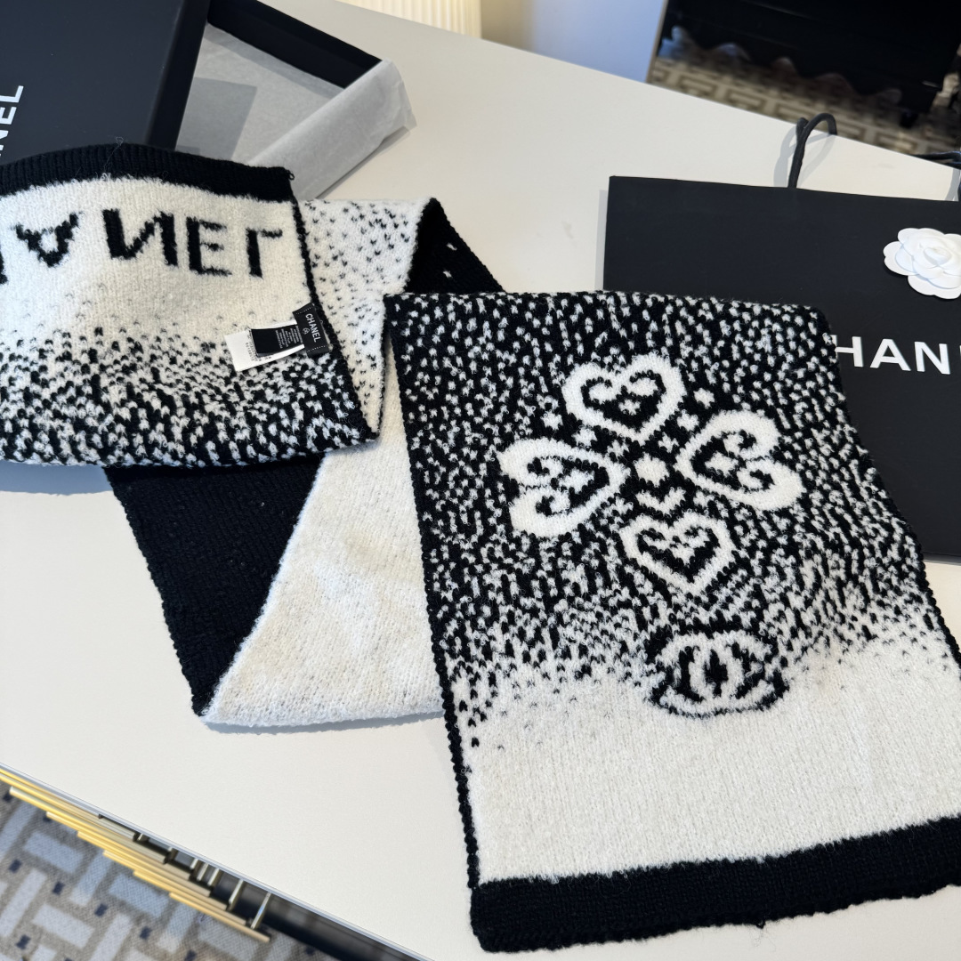 新款Chanel · 香奈儿难得一见的针织单品，温柔配色，超级迷恋❗️气质低调恬静又不失优雅❗️】重点推