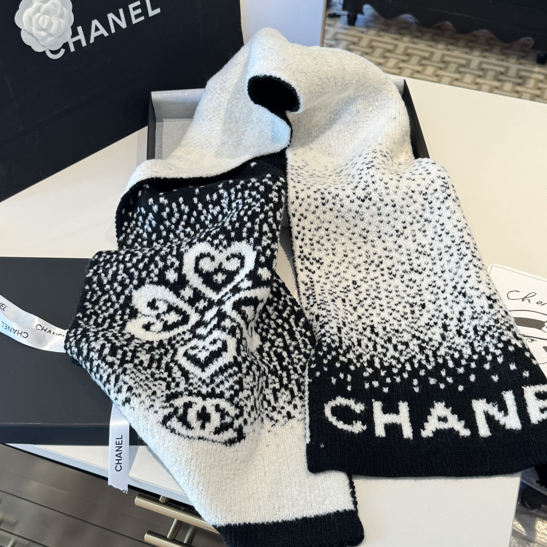 新款Chanel · 香奈儿难得一见的针织单品，温柔配色，超级迷恋❗️气质低调恬静又不失优雅❗️】重点推