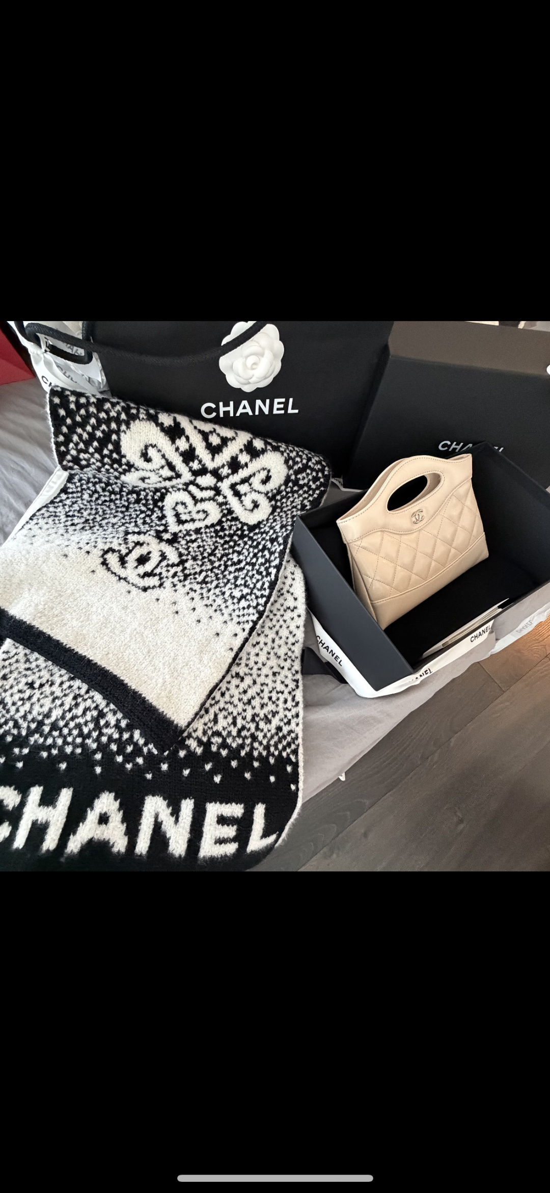 新款Chanel · 香奈儿难得一见的针织单品，温柔配色，超级迷恋❗️气质低调恬静又不失优雅❗️】重点推
