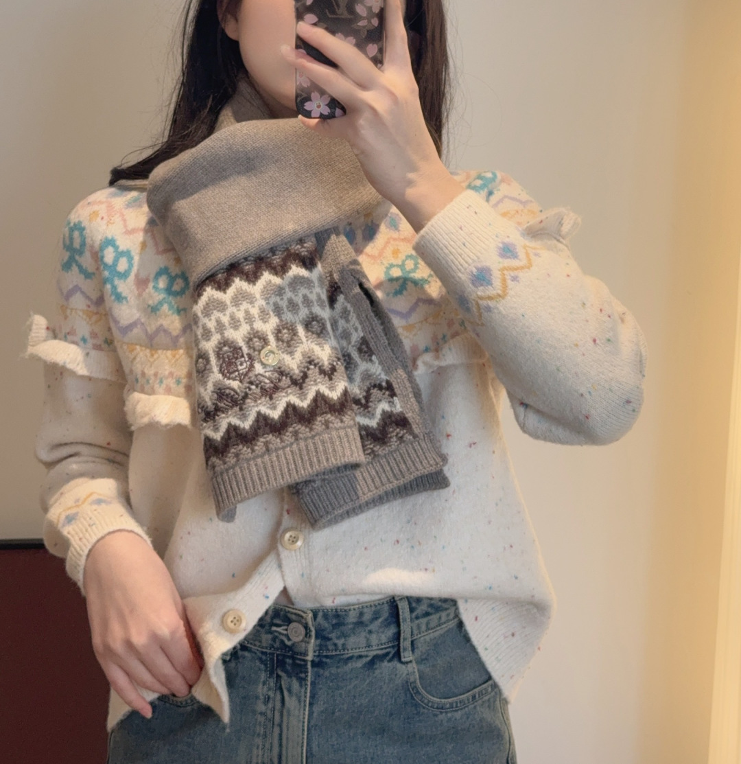 上新✨✨💃🏻💃🏻Loro Piana 独家牛货🐂【LP针织长巾】🧶多功能针织围巾想怎么围就怎么围，简约百