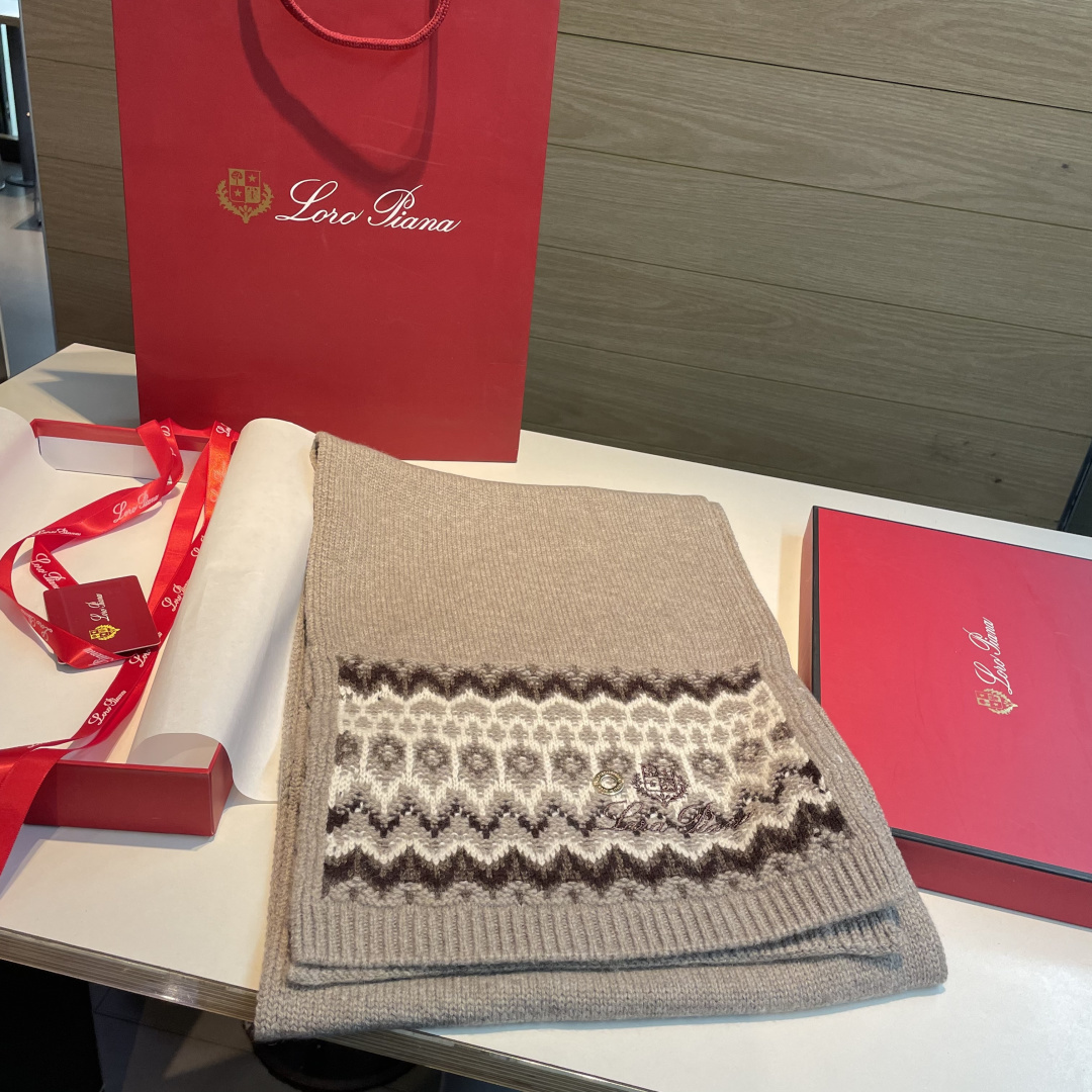 上新✨✨💃🏻💃🏻Loro Piana 独家牛货🐂【LP针织长巾】🧶多功能针织围巾想怎么围就怎么围，简约百