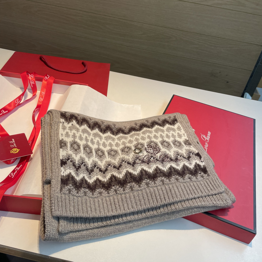上新✨✨💃🏻💃🏻Loro Piana 独家牛货🐂【LP针织长巾】🧶多功能针织围巾想怎么围就怎么围，简约百