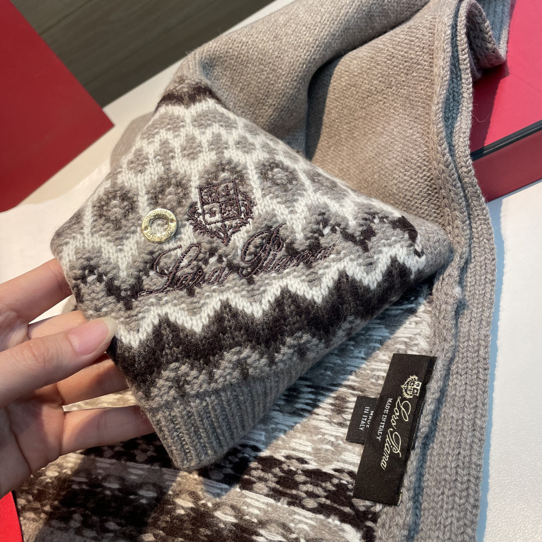 上新✨✨💃🏻💃🏻Loro Piana 独家牛货🐂【LP针织长巾】🧶多功能针织围巾想怎么围就怎么围，简约百