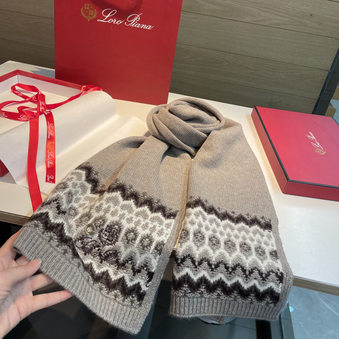 上新✨✨💃🏻💃🏻Loro Piana 独家牛货🐂【LP针织长巾】🧶多功能针织围巾想怎么围就怎么围，简约百