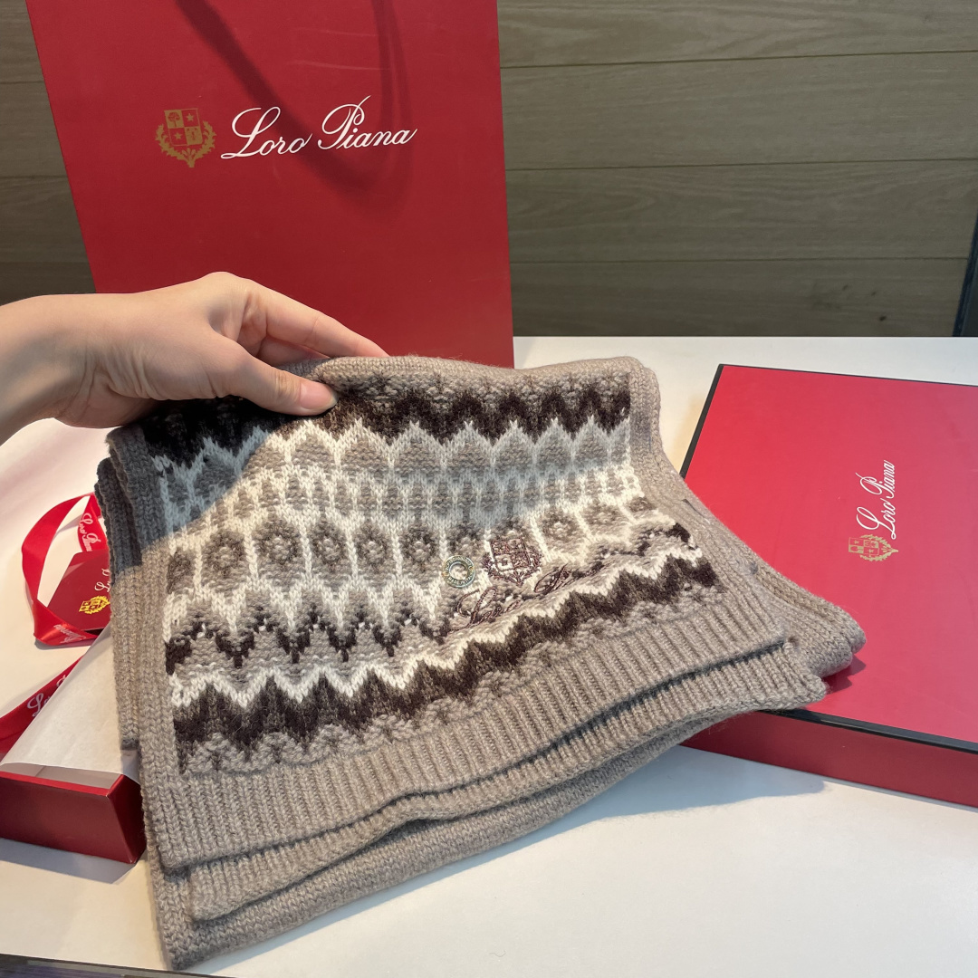 上新✨✨💃🏻💃🏻Loro Piana 独家牛货🐂【LP针织长巾】🧶多功能针织围巾想怎么围就怎么围，简约百