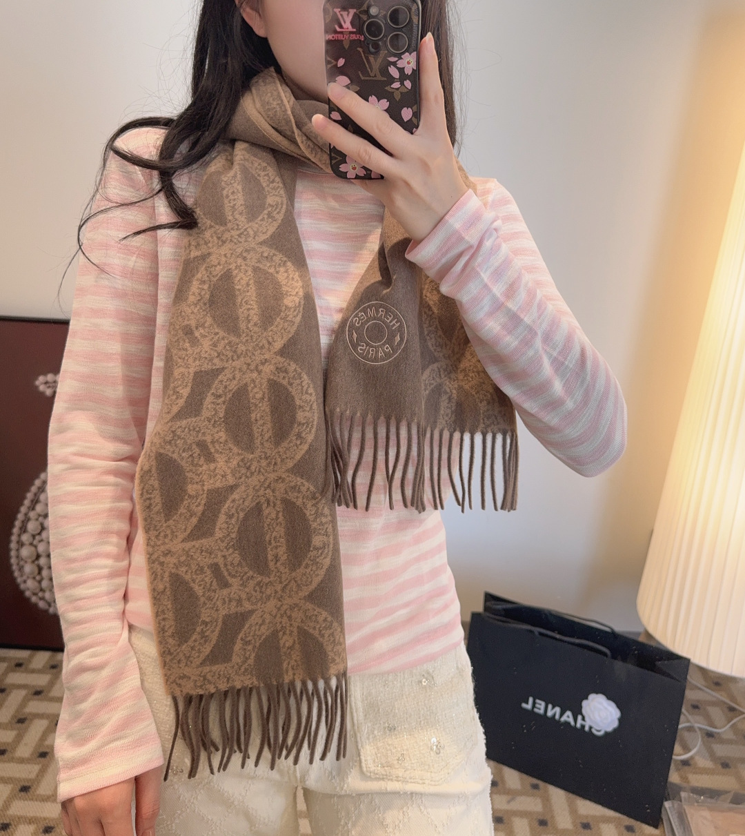 ✨✨爱马仕双面围巾❗好看的要疯掉了，太有型太有魅力了❗❗非常斯文时尚的秋冬单品！真的很喜欢，非常Clas