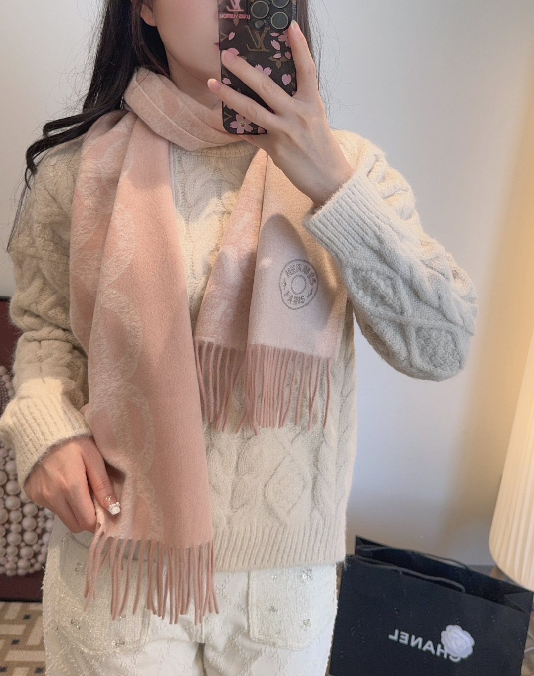 ✨✨爱马仕双面围巾❗好看的要疯掉了，太有型太有魅力了❗❗非常斯文时尚的秋冬单品！真的很喜欢，非常Clas