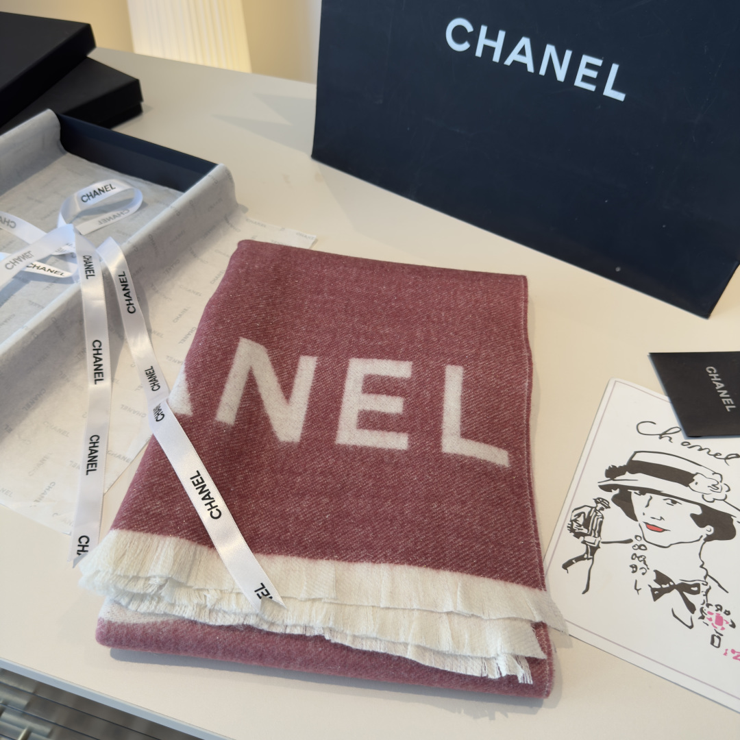 💃🏻💃🏻金丝线美翻了💖💖[流泪]【大双C LOGO披肩】御用殿堂级极品小香‼️新款专柜在售 上身才会知道