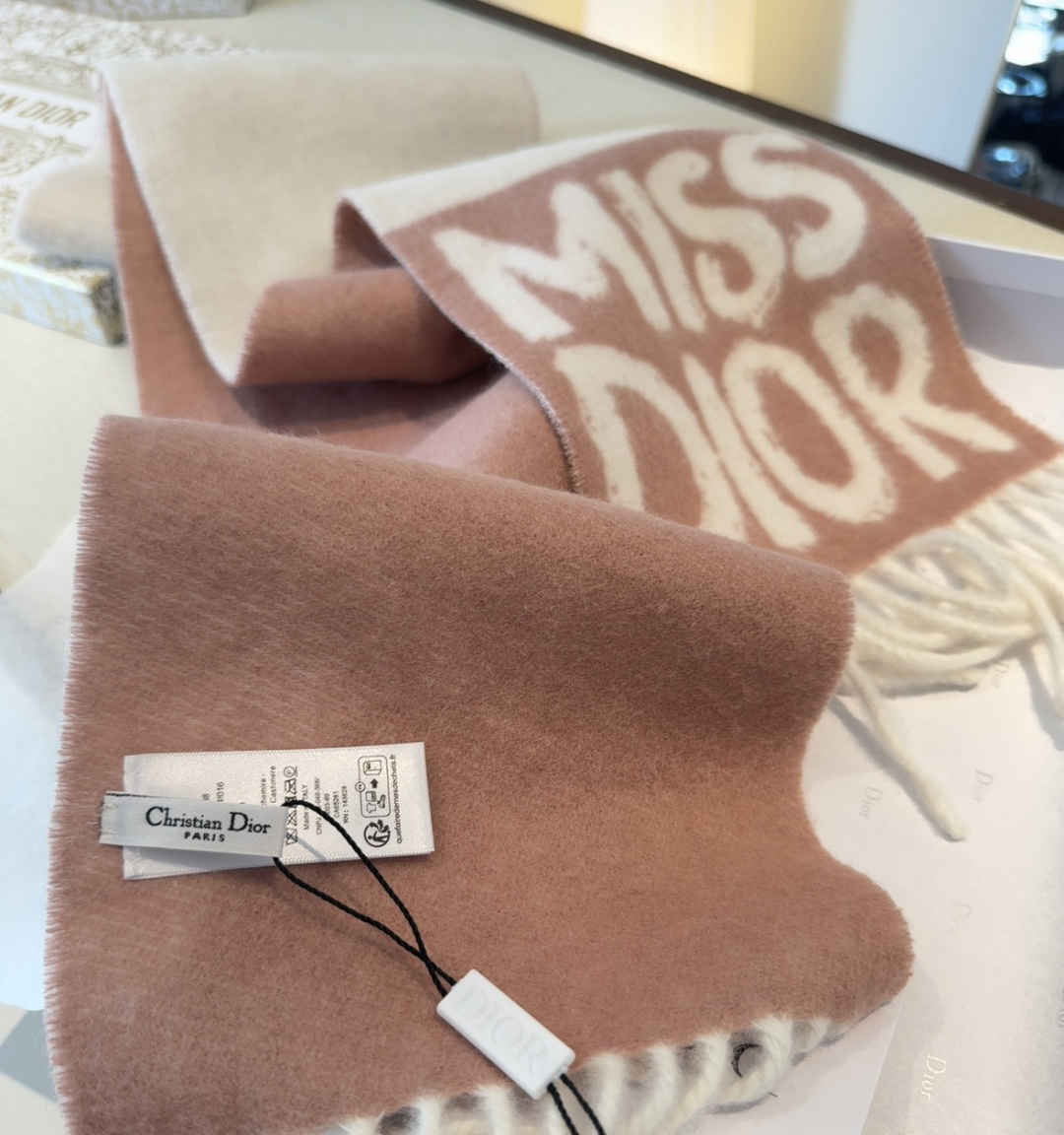 𝐃𝐈𝐎𝐑 •25🆕『Miss Dior 』最新！Miss Dior Graffiti系列新品，醒目Log