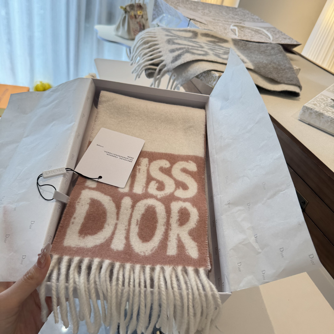𝐃𝐈𝐎𝐑 •25🆕『Miss Dior 』最新！Miss Dior Graffiti系列新品，醒目Log