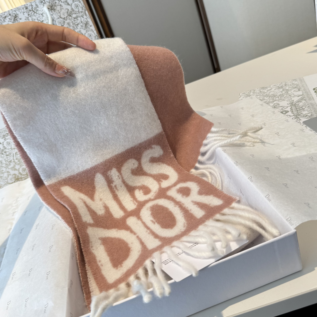 𝐃𝐈𝐎𝐑 •25🆕『Miss Dior 』最新！Miss Dior Graffiti系列新品，醒目Log