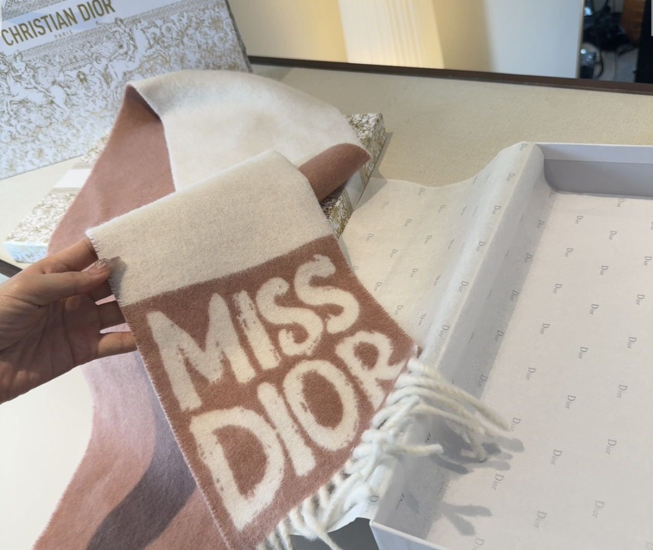𝐃𝐈𝐎𝐑 •25🆕『Miss Dior 』最新！Miss Dior Graffiti系列新品，醒目Log